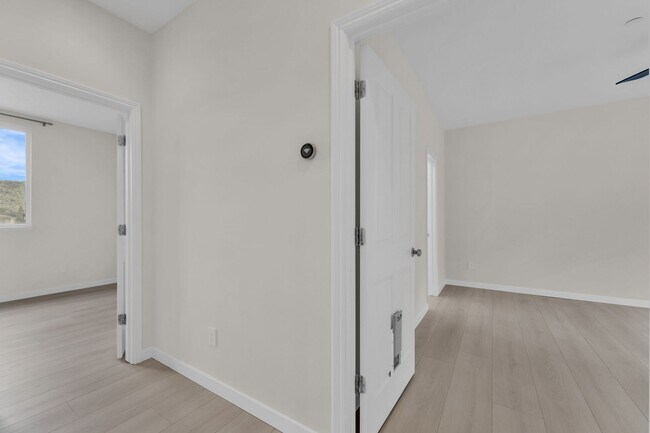 Building Photo - Gorgeous remodeled 3 bedroom, 3 full bathroom home for rent!