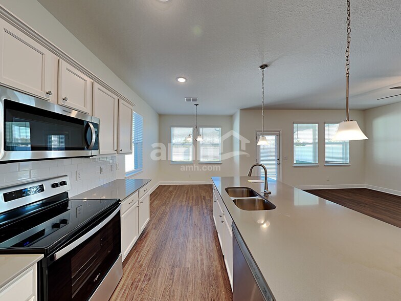 Building Photo - 2211 Saffron Walden Dr