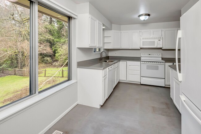 Building Photo - 3065 124th Ave NE