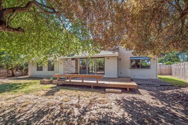 Building Photo - 21665 SW Imperial Ct