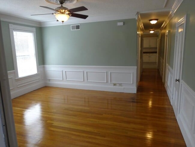 Building Photo - 4-Bed + 2-Bath * HBS * Central  Air