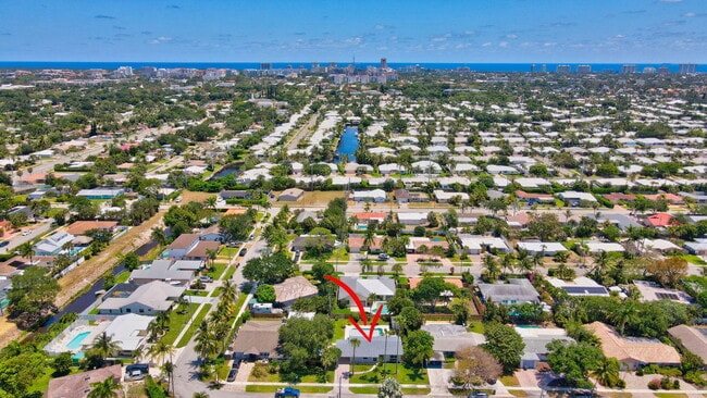 Building Photo - 832 SW 10th Ave