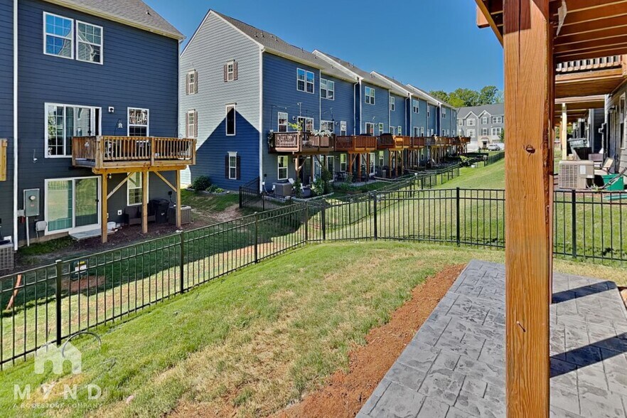 Building Photo - 2423 Dr Carver Rd