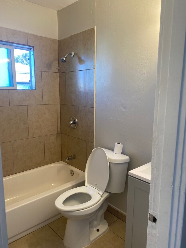 Building Photo - 4477 Polk Ave