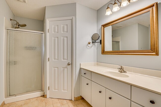 Building Photo - 3882 Villa Ln