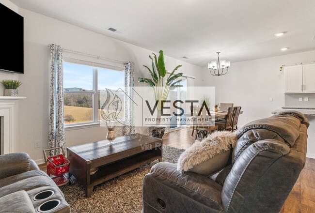 Building Photo - 240 Ridgeview Ln