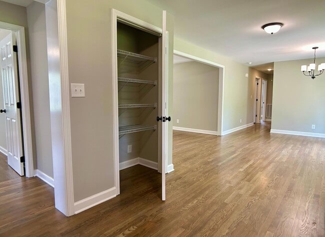 Building Photo - 103 Crescent Dr