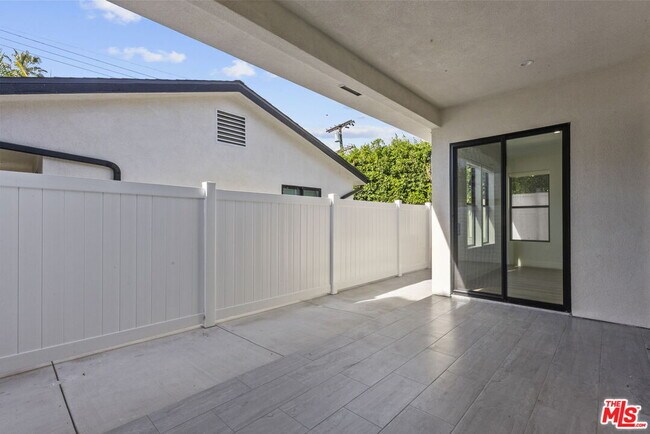 Building Photo - 521-519 N Martel Ave