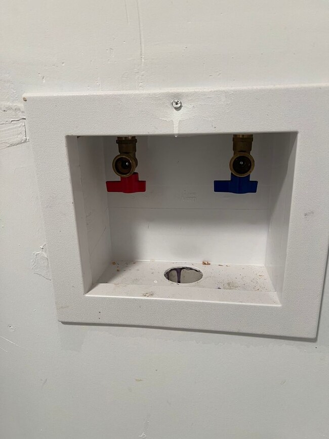 Building Photo - Charming 2BR Duplex in La Porte