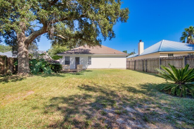 Building Photo - 202 Summer Ln