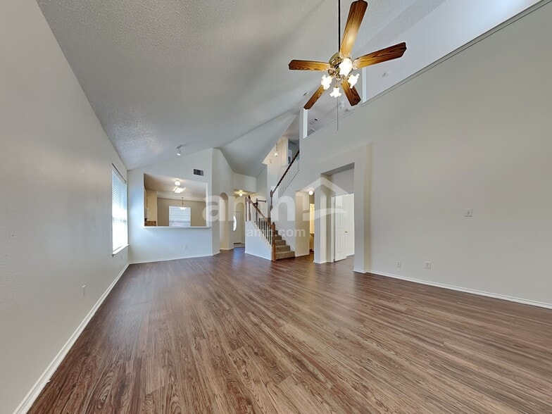Building Photo - 5820 Vista Glen Ln