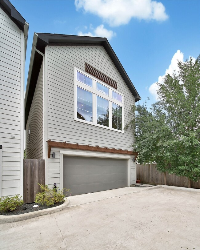 Building Photo - 814 Thornton Rd