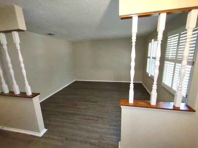 Building Photo - Beautiful Townhome located in Quail Hollow!