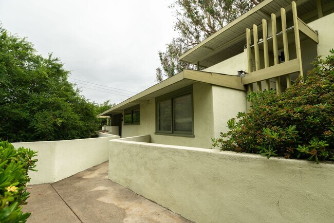 Building Photo - Laurelwood Apartments