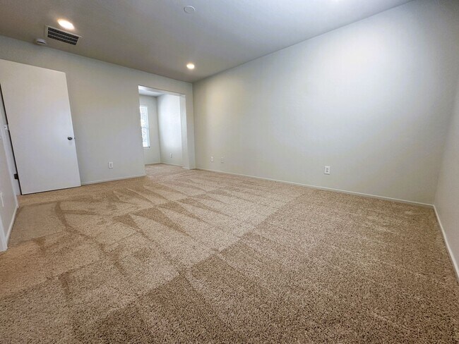 Building Photo - ANTHEM HIGHLANDS!! READY FOR IMMEDIATE MOV...