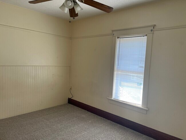 Building Photo - 703 Prospect Ave