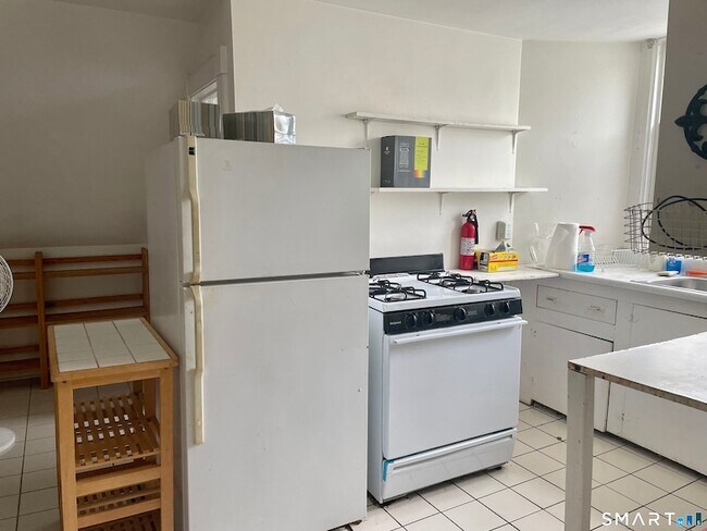 Building Photo - 820 Orange St