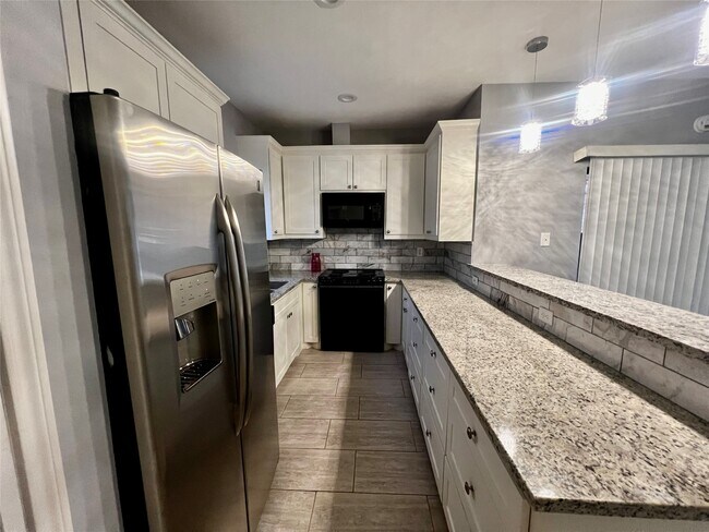 Building Photo - 3100 Walnut Bend Ln