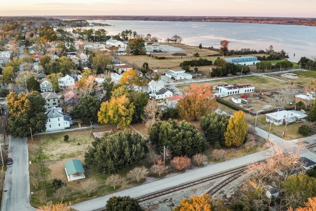 Building Photo - 1110 N Pasteur St