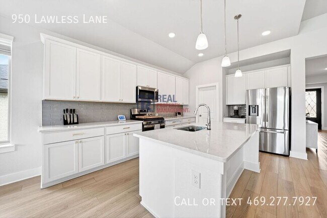 Building Photo - 950 Lawless Ln