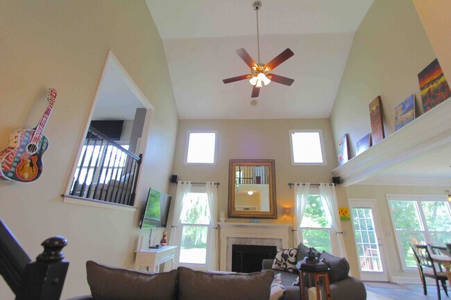 Building Photo - 5711 Chadwick Ln