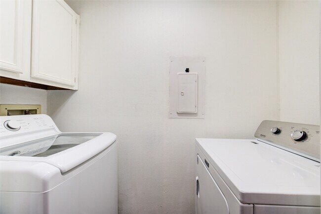 Building Photo - 3929 Tanglewilde St