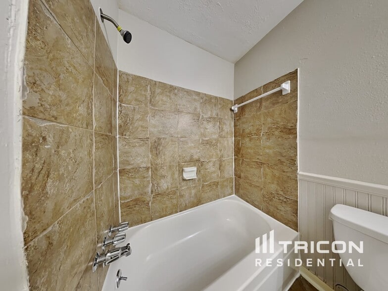 Building Photo - 14202 Clear Forest Dr