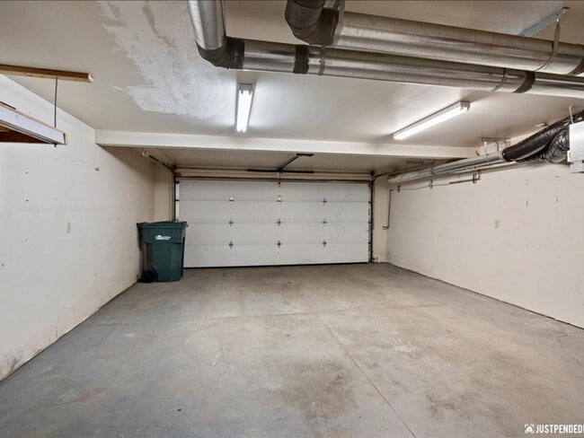 Building Photo - Timber Ridge Townhome