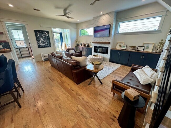 Building Photo - 805 Cordell St