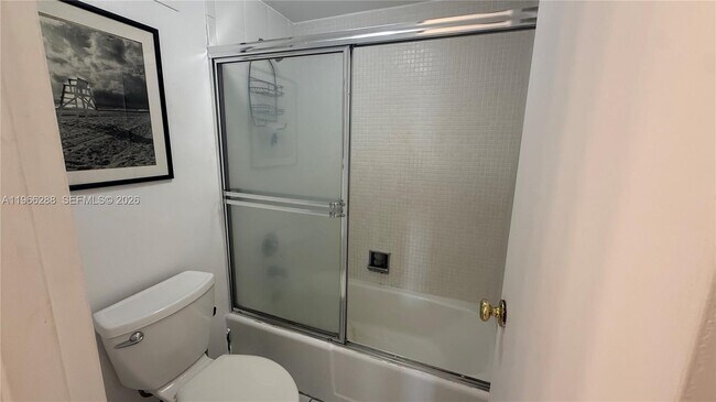 Building Photo - 100 Lincoln Rd