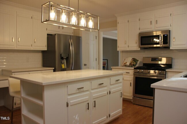 Building Photo - 6321 Gainsborough Dr