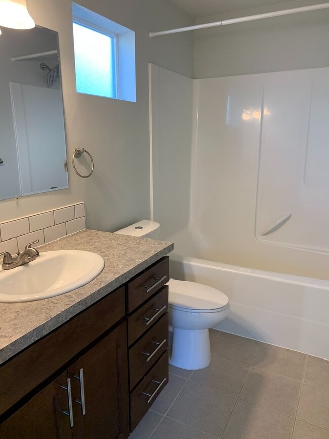 Building Photo - Lovely 3 bedroom Home in Admirals Cove Community. Rare 6 Month Lease Available!