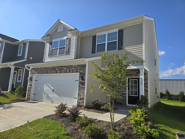 Building Photo - 5525 Hydrangea St