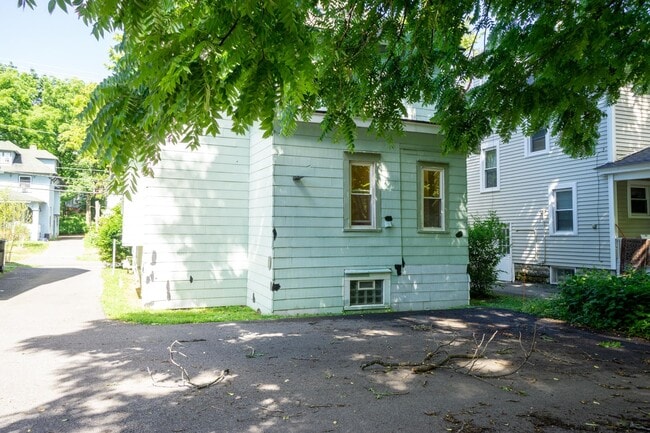 Building Photo - 963 Lancaster Ave