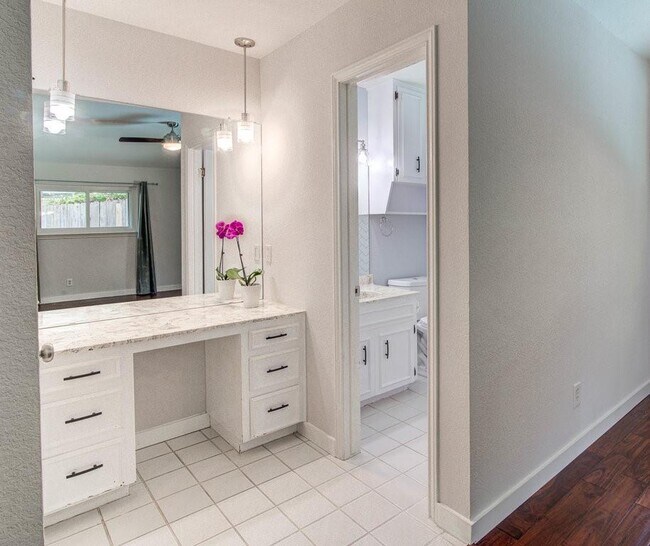 Building Photo - 2300 Cypress Point E