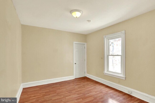Building Photo - 234 W Douglass St