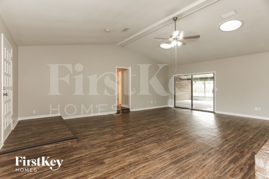 Building Photo - 800 Driftwood Pl