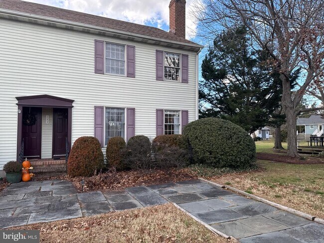 Building Photo - 102 Jl Thompson Dr