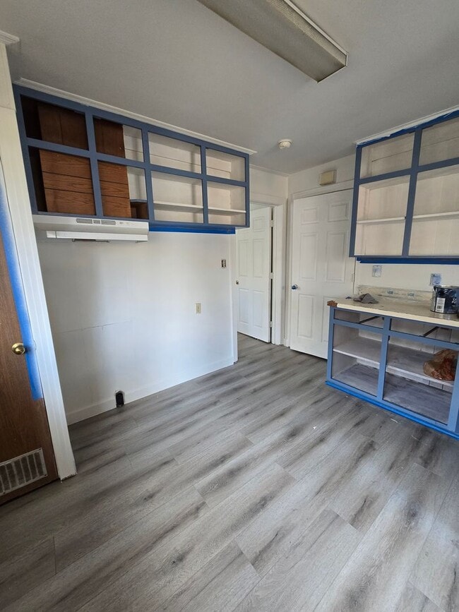 Building Photo - 1 BEDROOM/1 BATH FOR RENT
