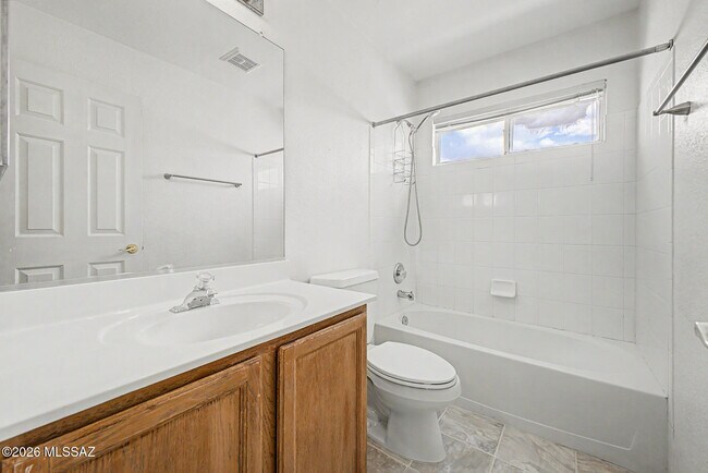 Building Photo - 2656 W Mountain Heights Ct