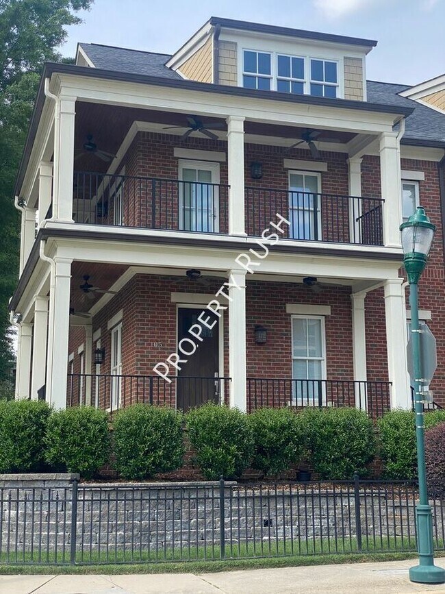 Building Photo - 105 E 3rd St