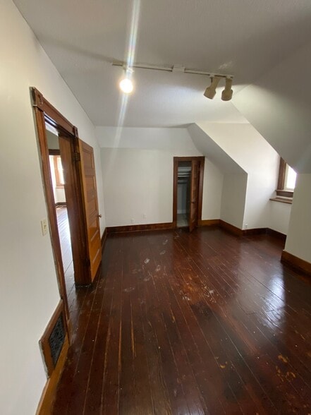 Building Photo - 442 Farmington Ave