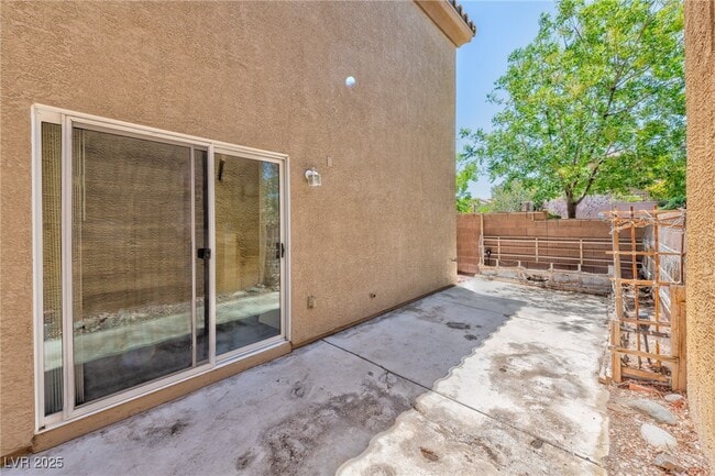 Building Photo - 577 Lapford St