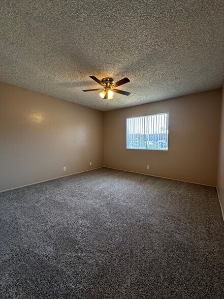 Building Photo - 5130 N Glendora Ave
