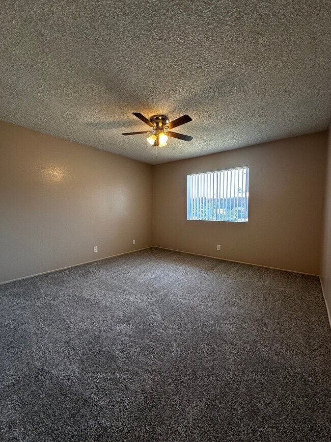 Building Photo - 5130 N Glendora Ave