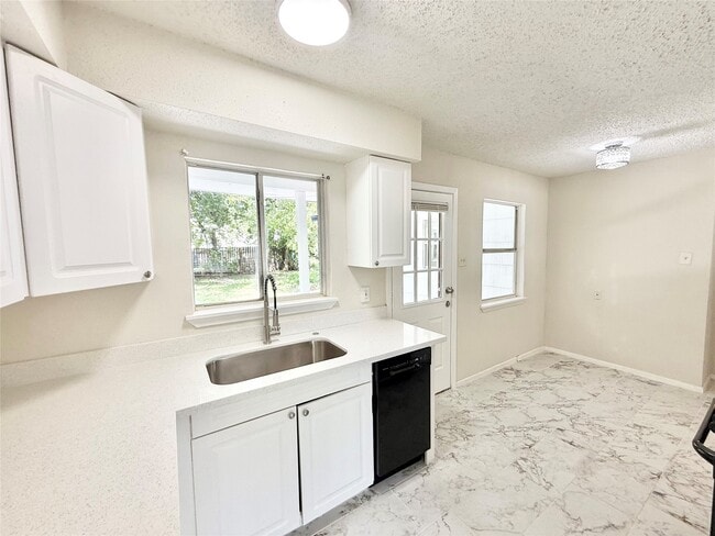 Building Photo - 5315 Newkirk Ln