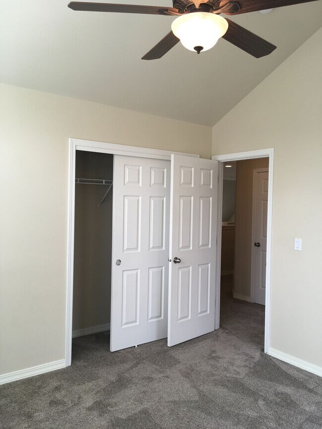 Building Photo - Gorgeous River Canyon Community Home!