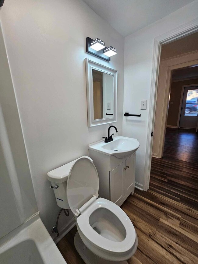 Building Photo - 203 S Fieldcrest Rd