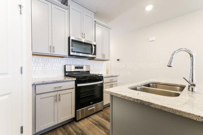 Building Photo - 3665 Shore Wood Ave