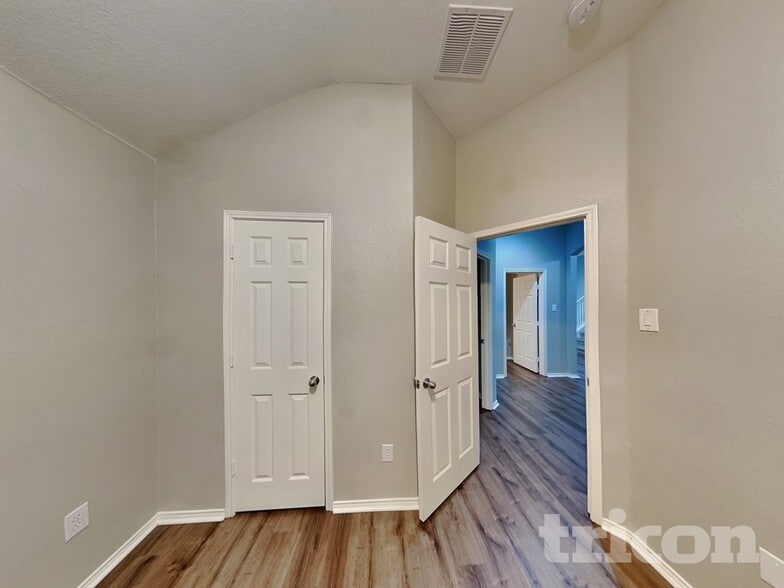 Building Photo - 630 Azalea Dr